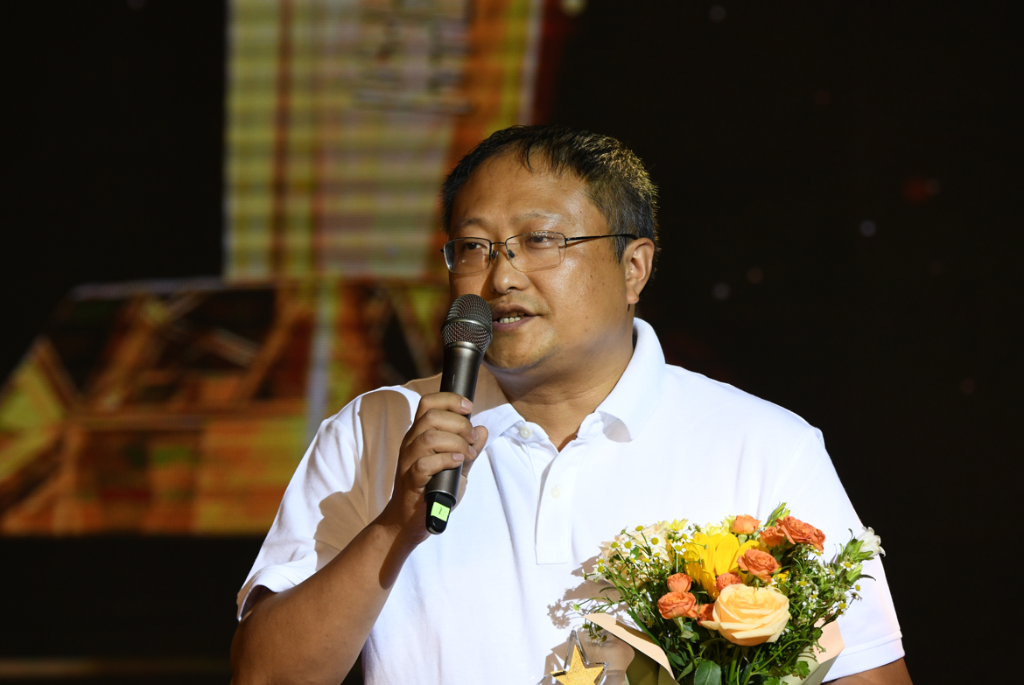 贡献之星  袁小冬